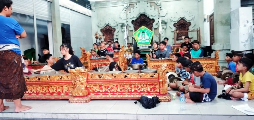 LATIHAN SEKAA GONG ANAK BANJAR TAMAN SARI